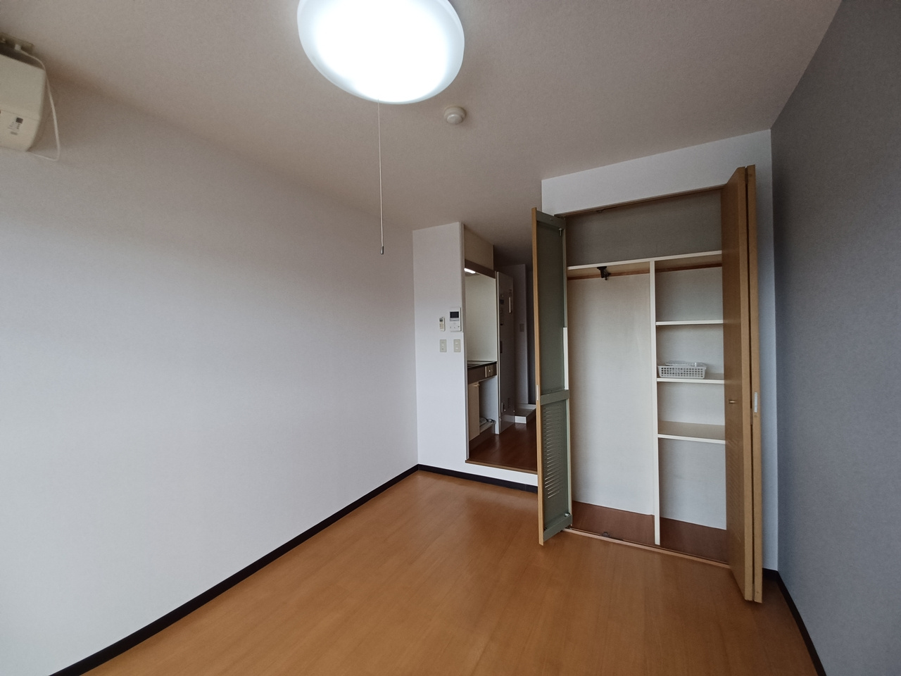 カーサ・デ・ミレニアムイーストの洋室|家具の配置がしやすいお部屋です☆