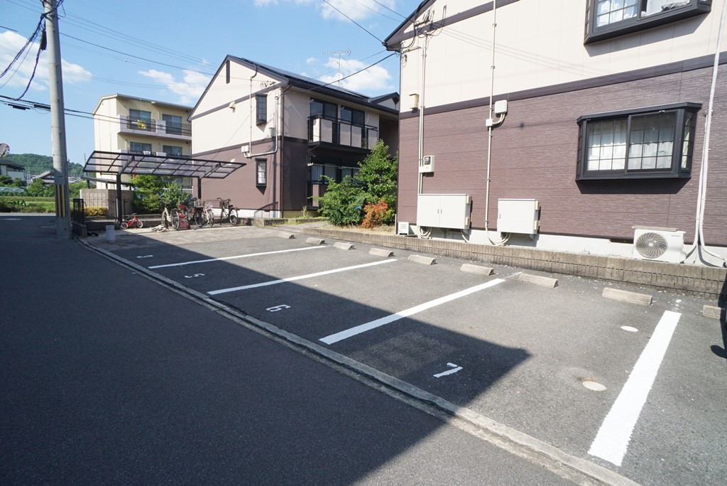 シャルマン二番館Ａ棟の駐車場