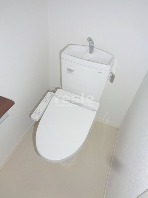 三鷹市井の頭４丁目のアパートのトイレ