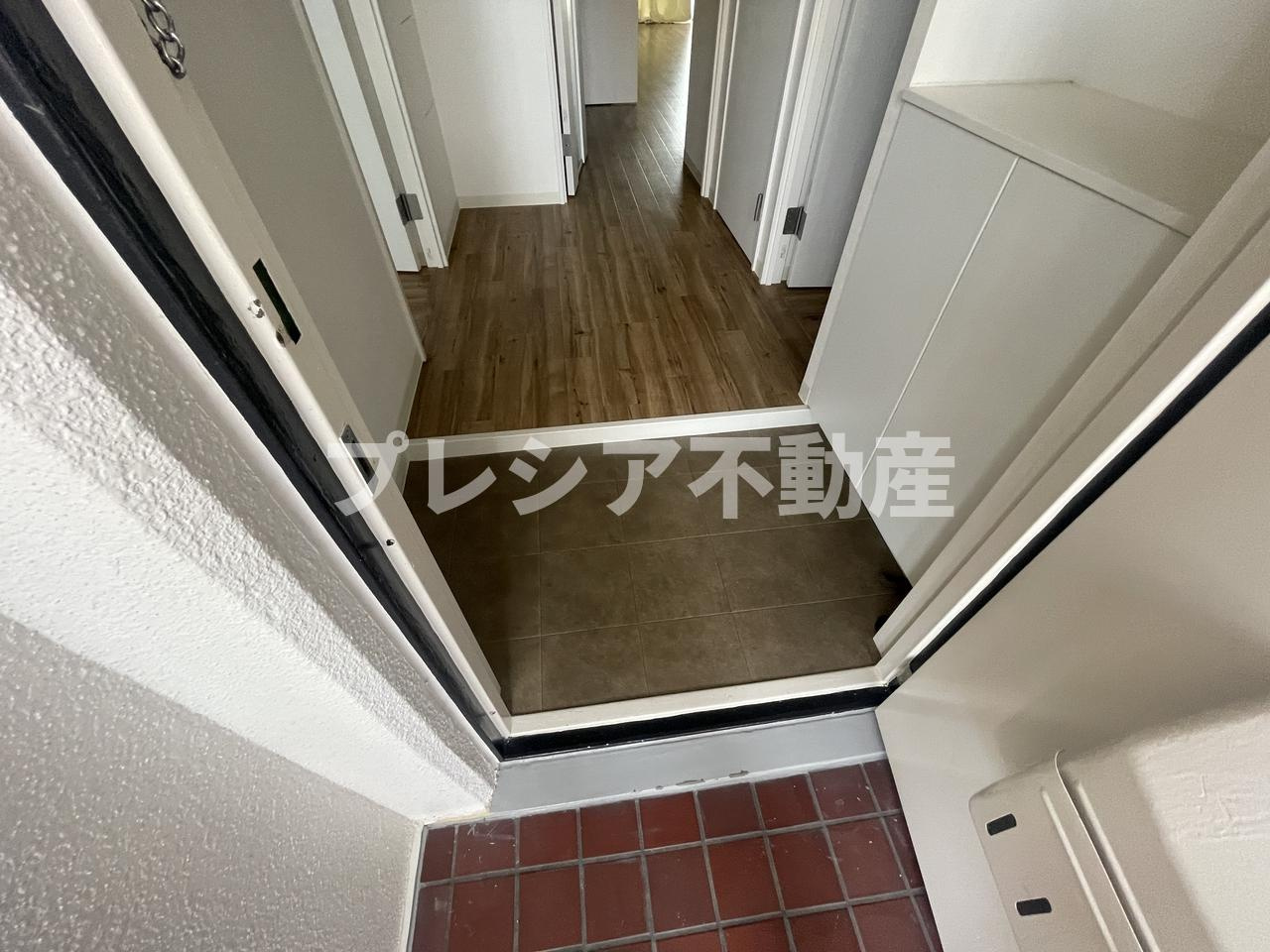 うはらビルの玄関