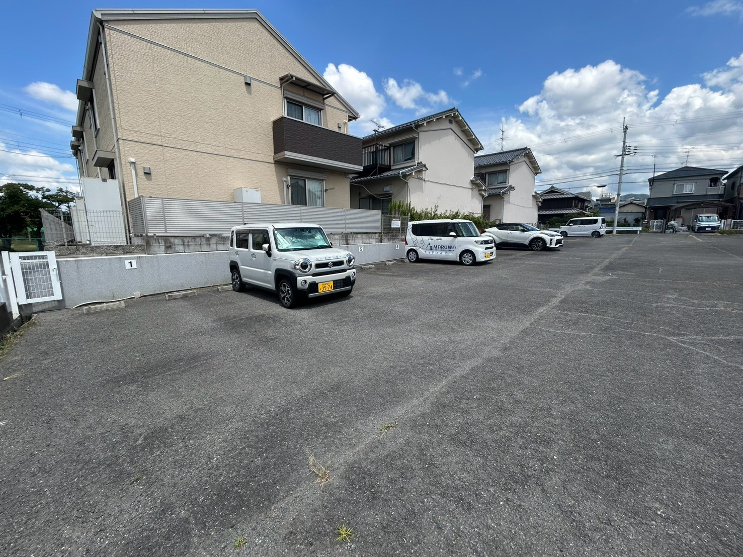 プラムコート大安寺　Ａ棟の駐車場