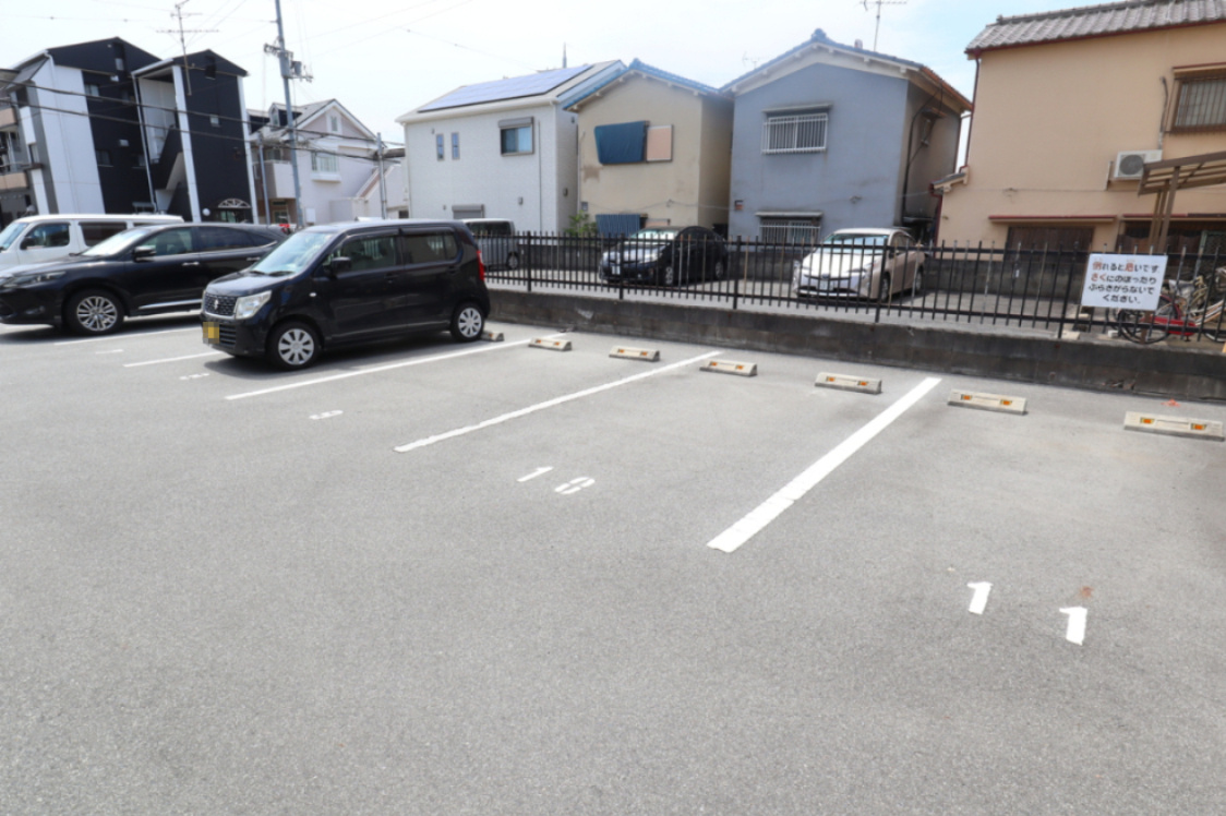 tertiary大和八木の駐車場