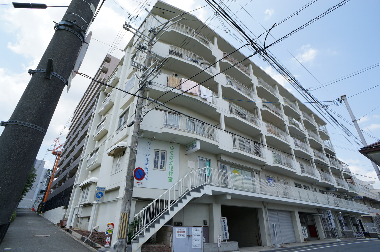 セブンスターマンション学園前の外観