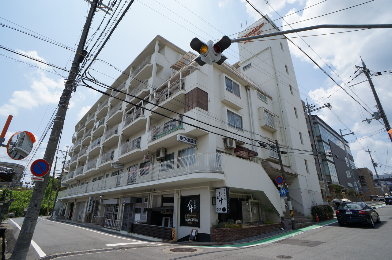 セブンスターマンション学園前のエントランス