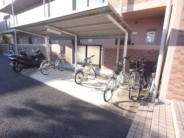 パルコート帝塚山の駐車場