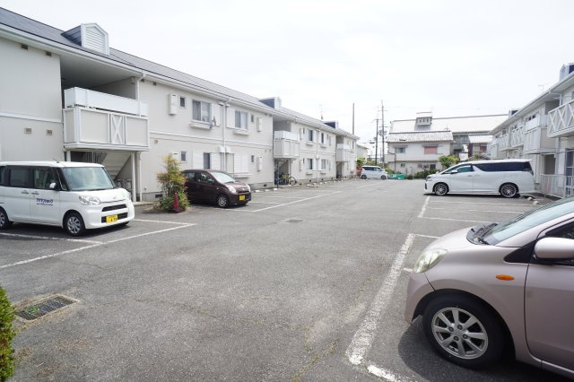 ツインハイムＡ棟の駐車場