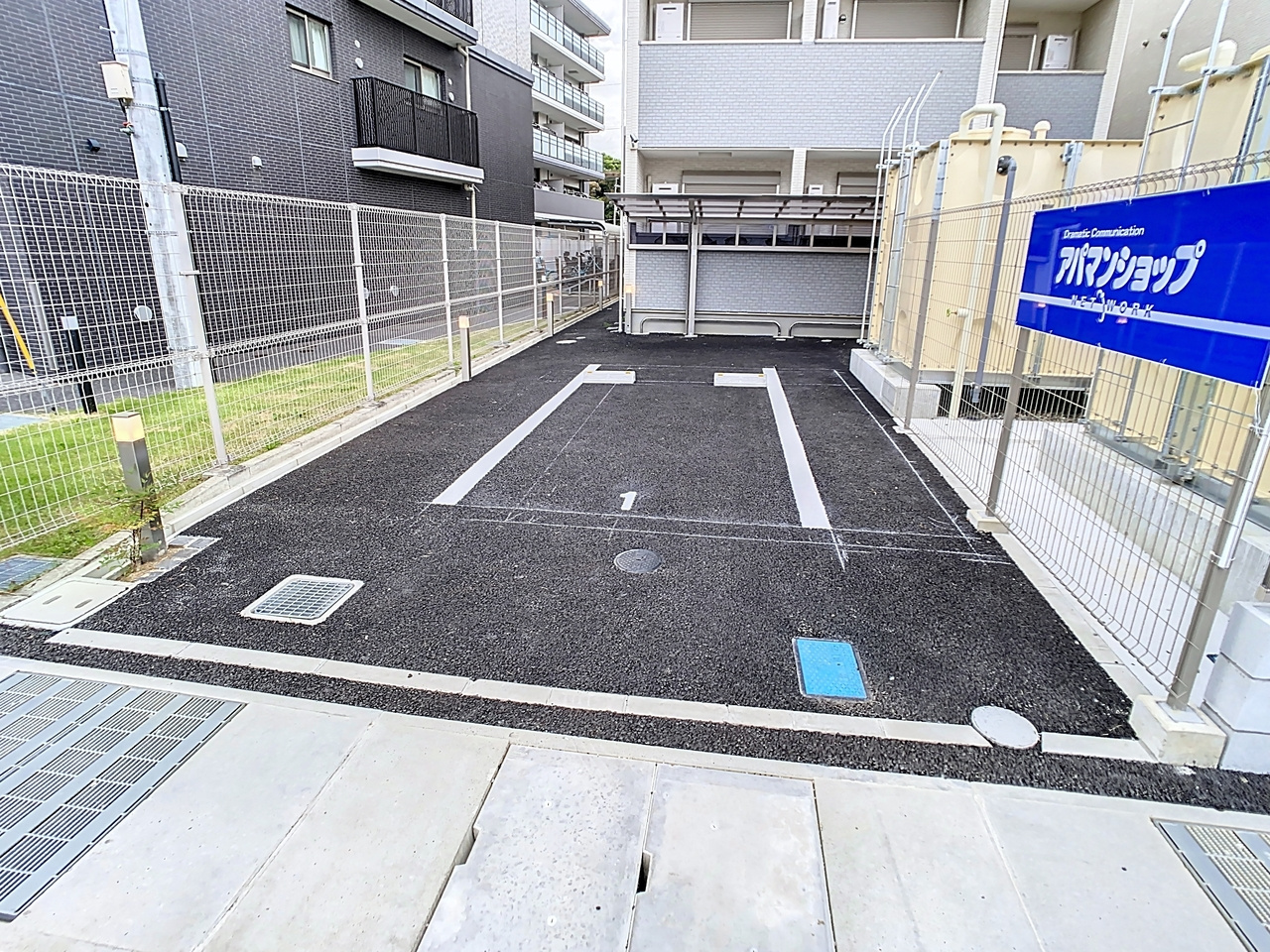 グランシエル王寺Ⅱの駐車場