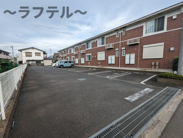 ストロベリーフィールズの駐車場