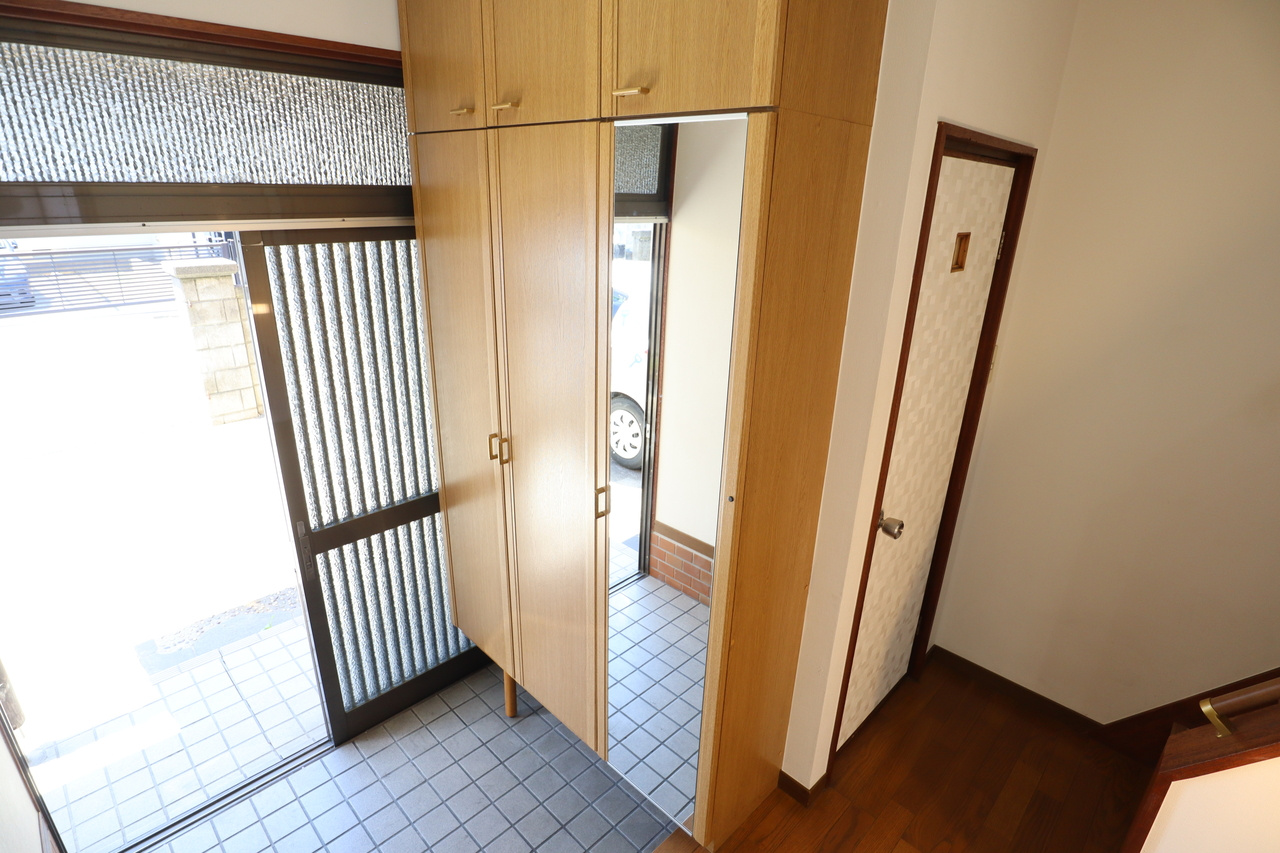 生駒市南田原町戸建の玄関