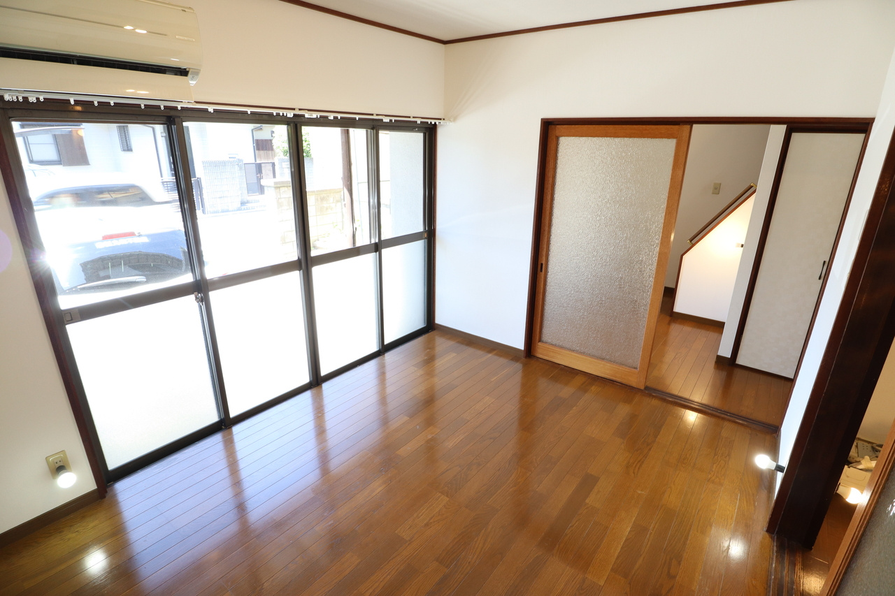 生駒市南田原町戸建の洋室