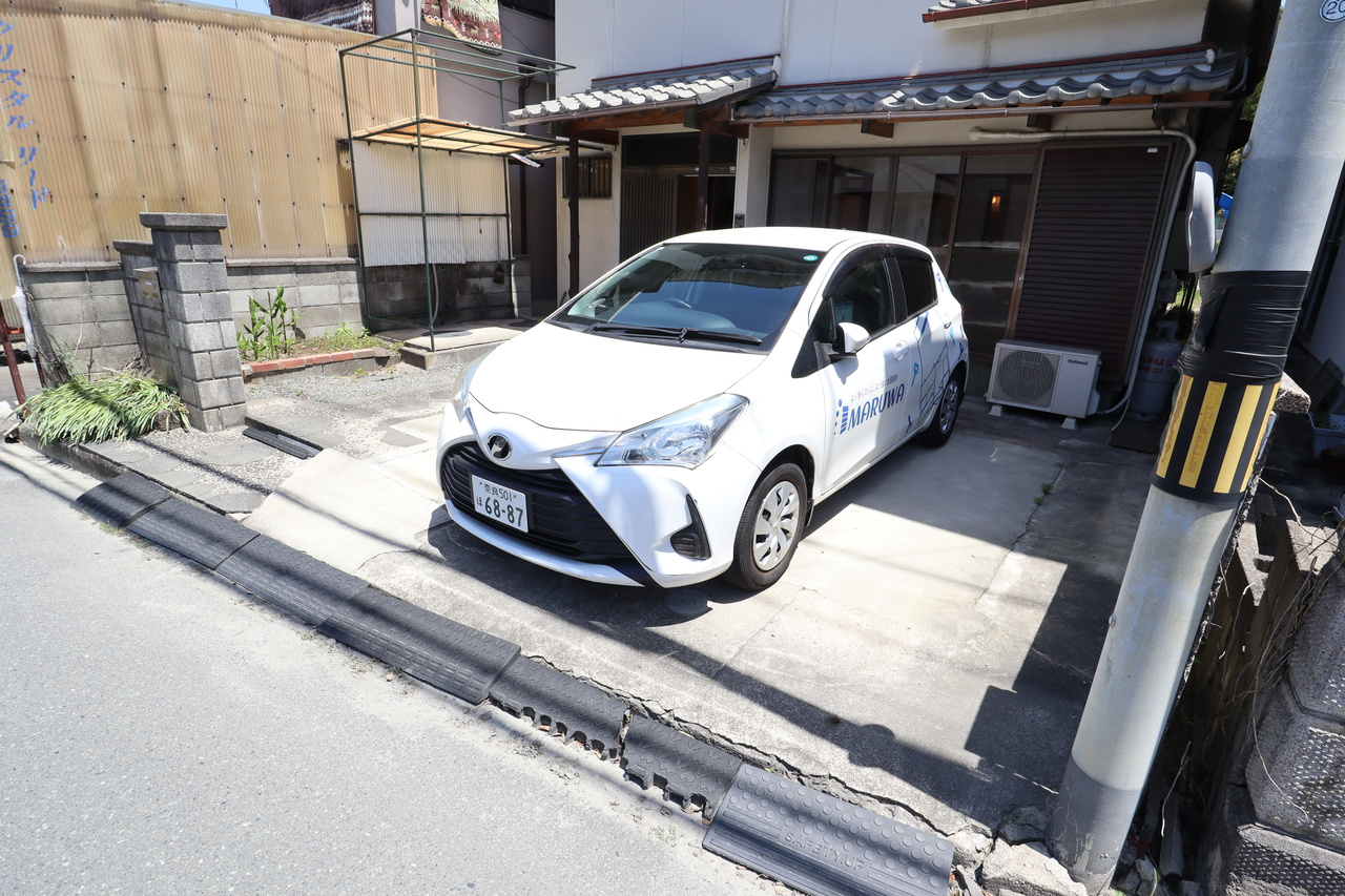 生駒市南田原町戸建の駐車場