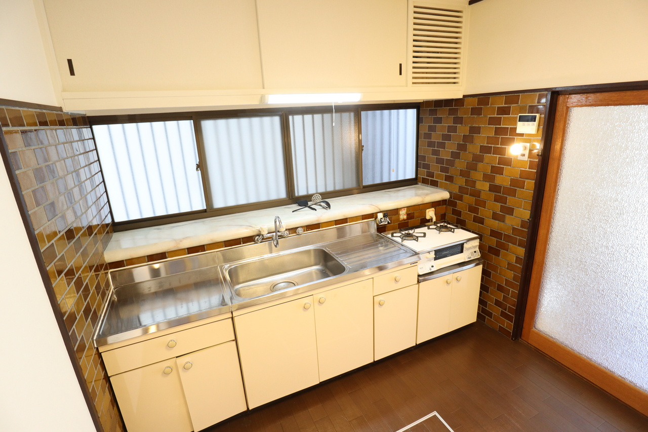 生駒市南田原町戸建のキッチン