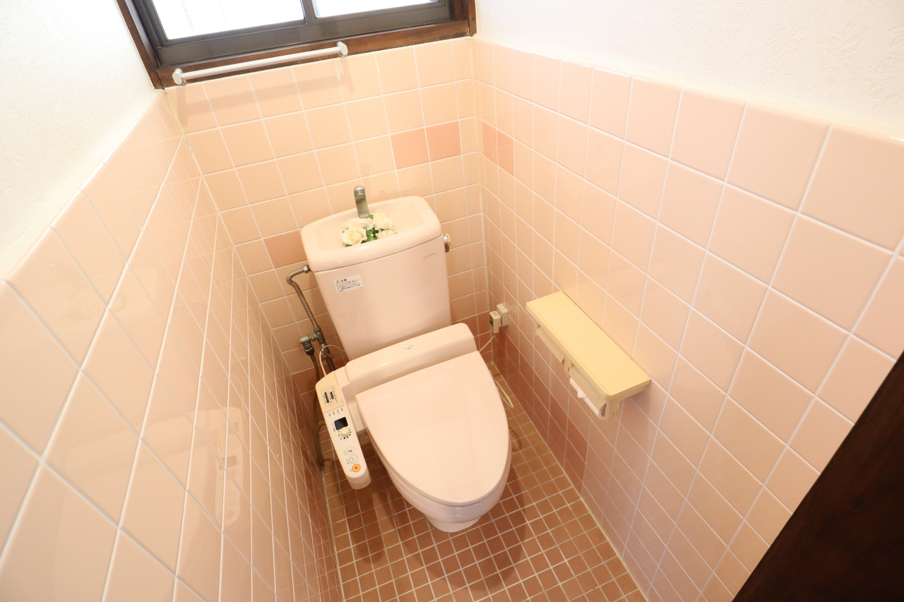 生駒市南田原町戸建のトイレ