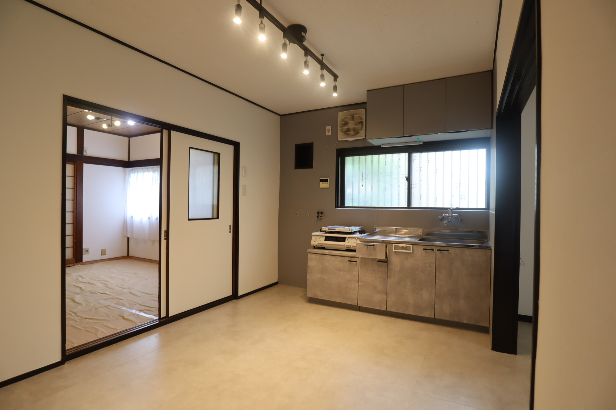 新町戸建の居間・リビング