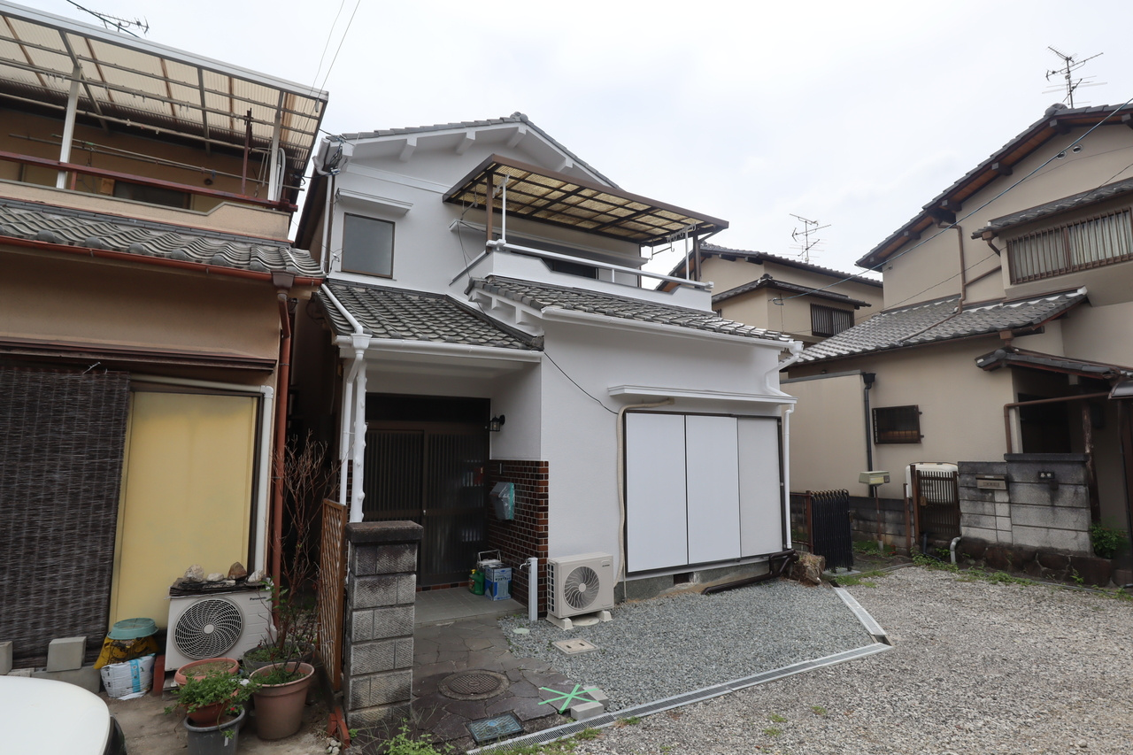 新町戸建のエントランス