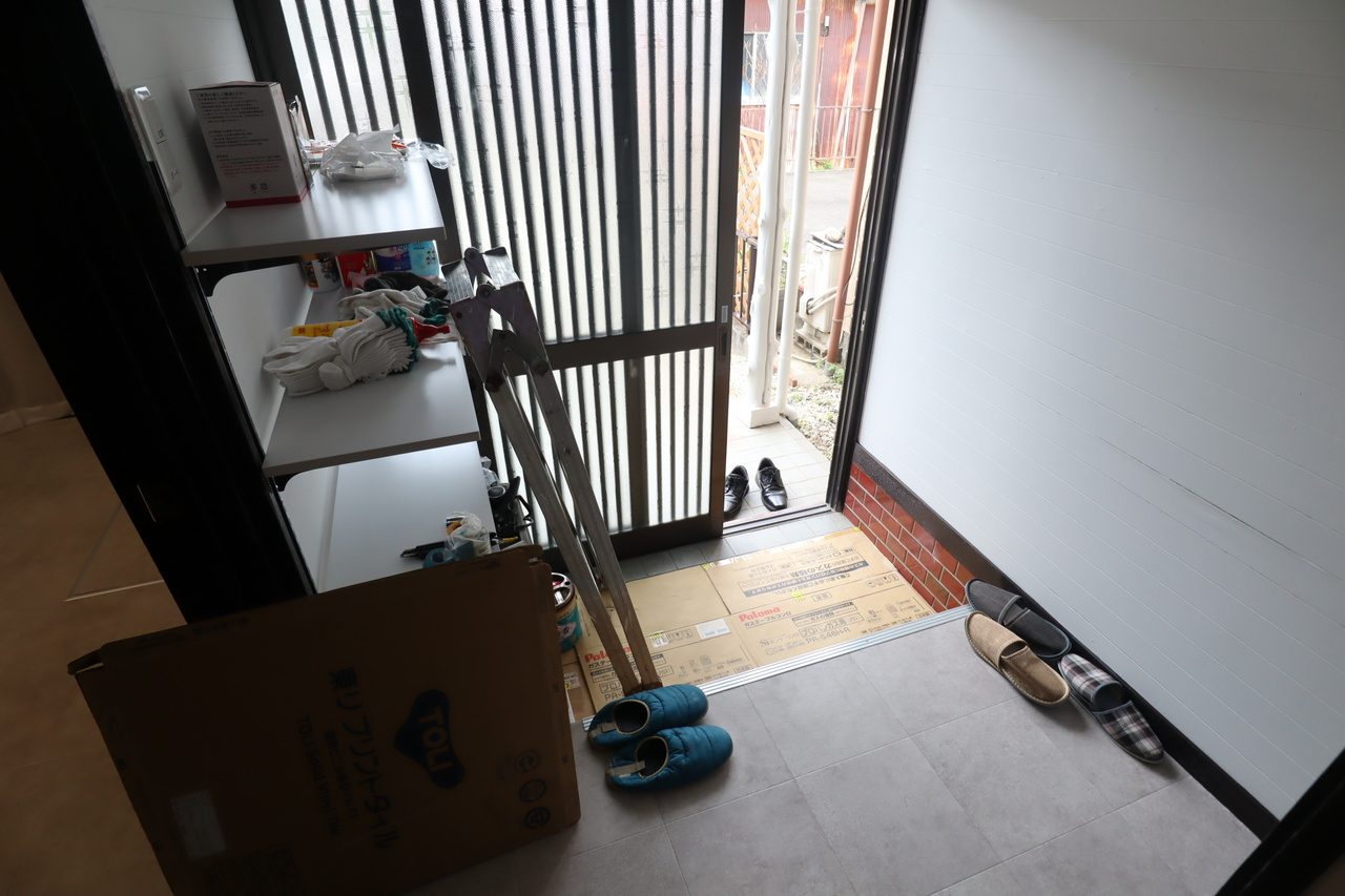 新町戸建の玄関