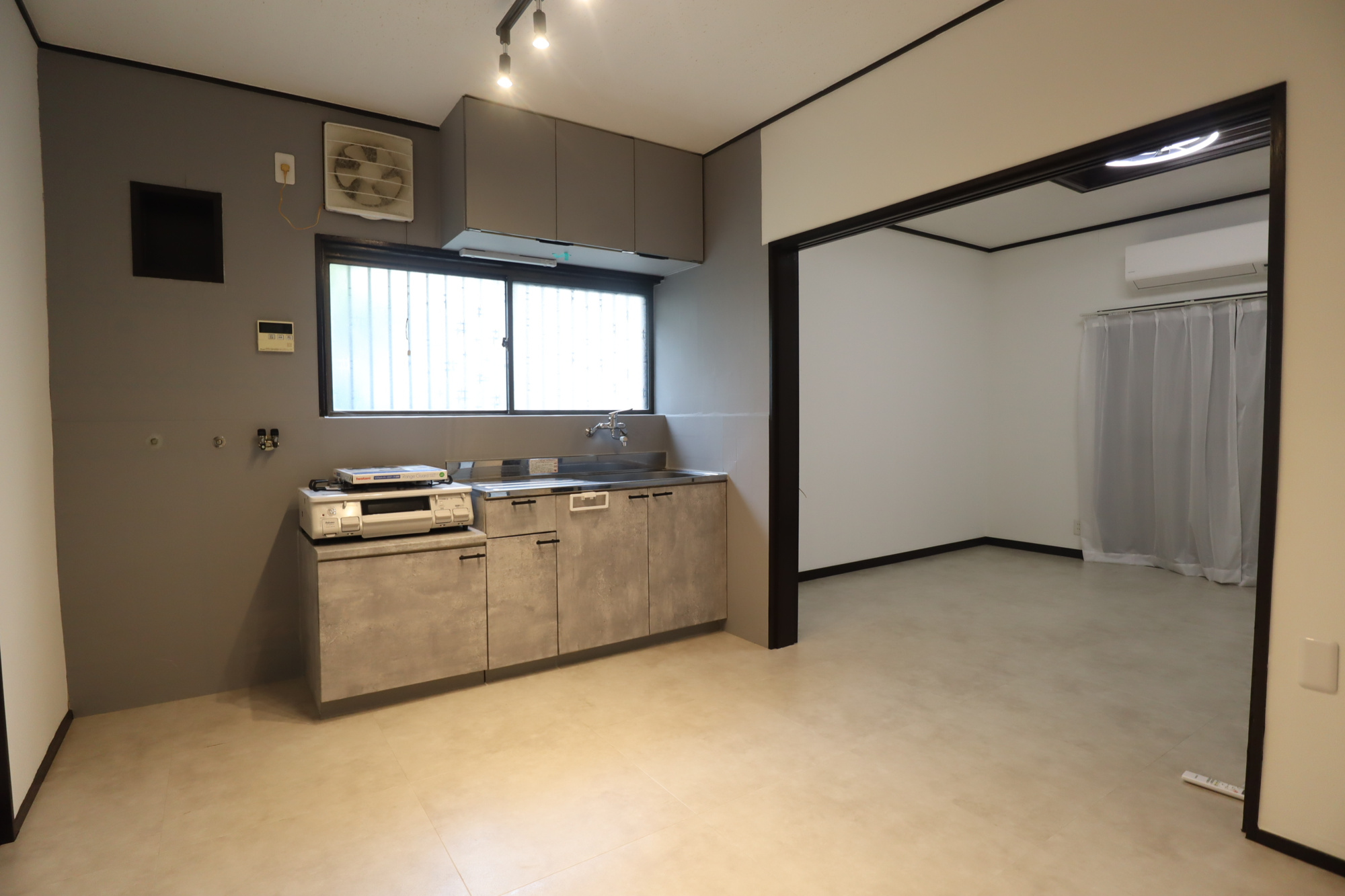 新町戸建の居間・リビング