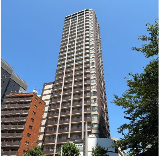パークキューブ愛宕山タワーの外観