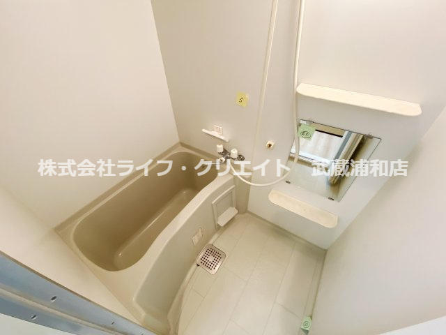 プレスティージュの浴室|別号室の参考写真です。
