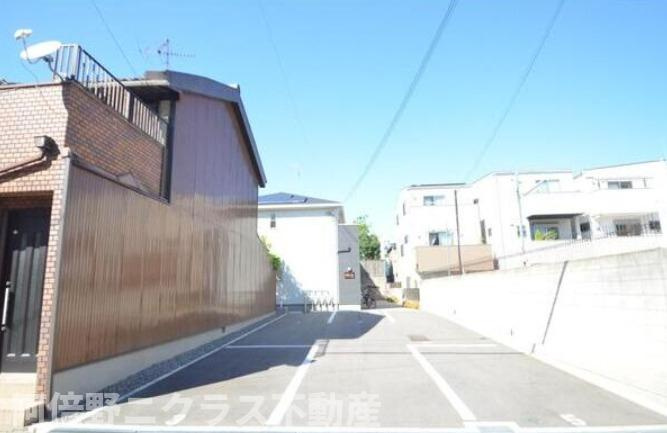 フォレストメゾン帝塚山の駐車場