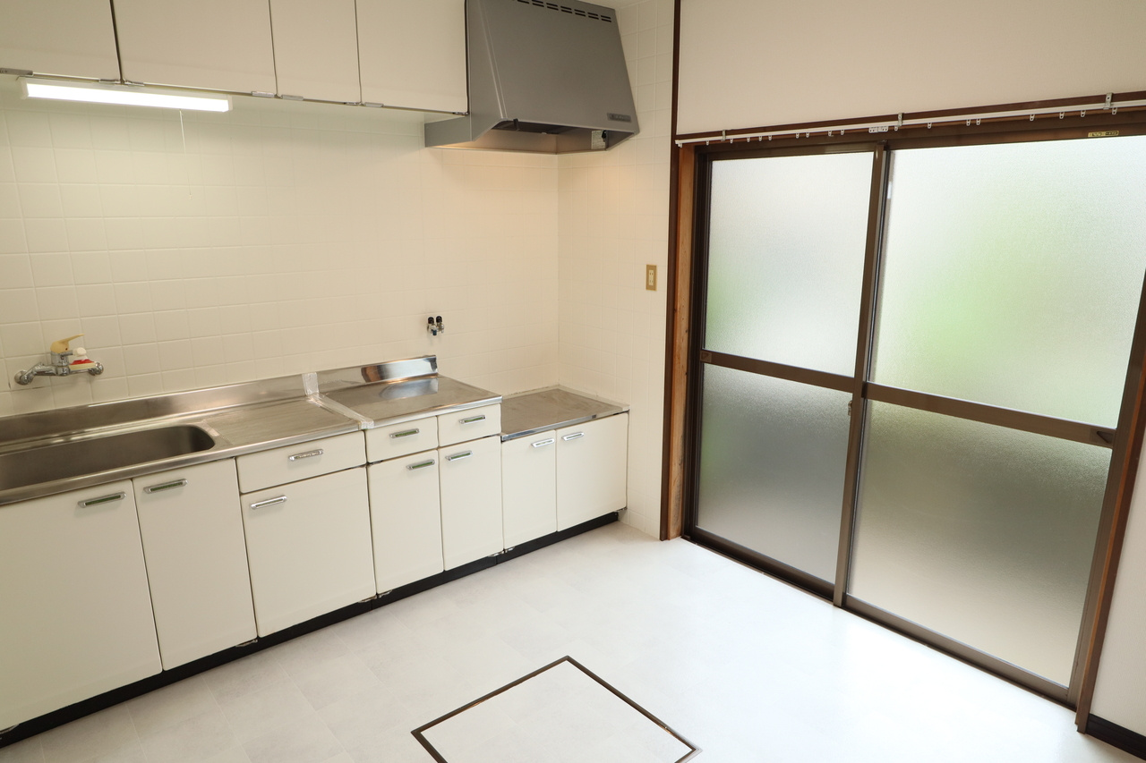 生駒市北新町の一戸建てのキッチン