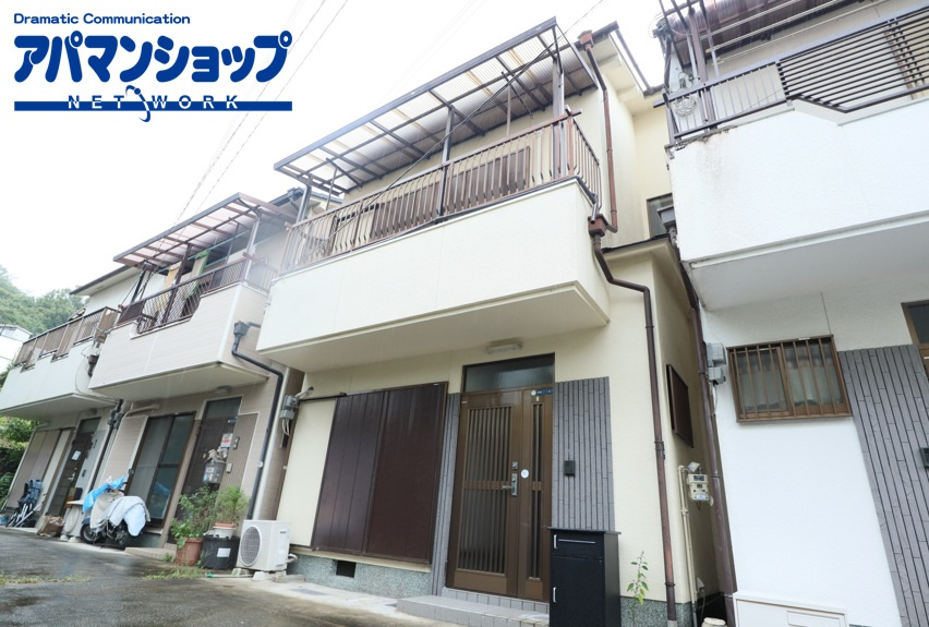 生駒市北新町の一戸建ての外観