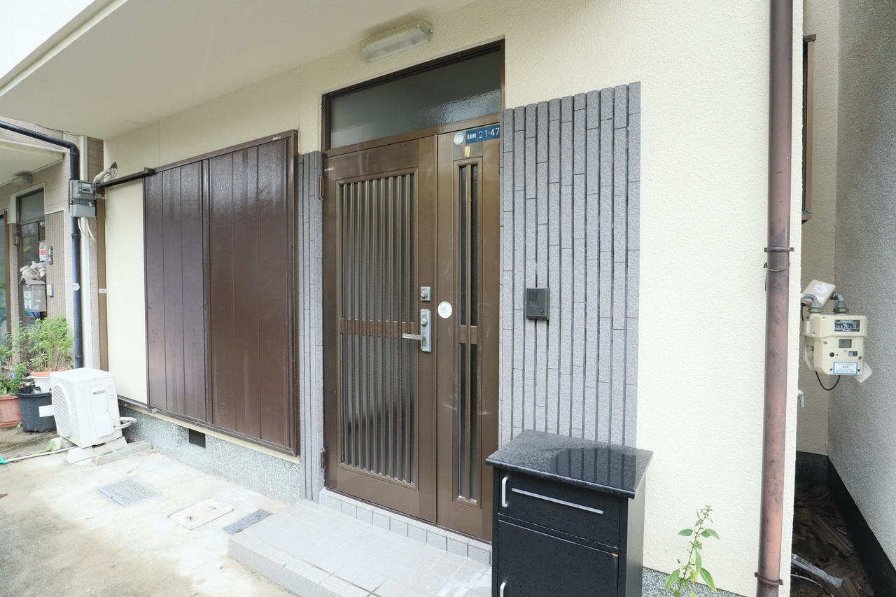 生駒市北新町の一戸建ての玄関