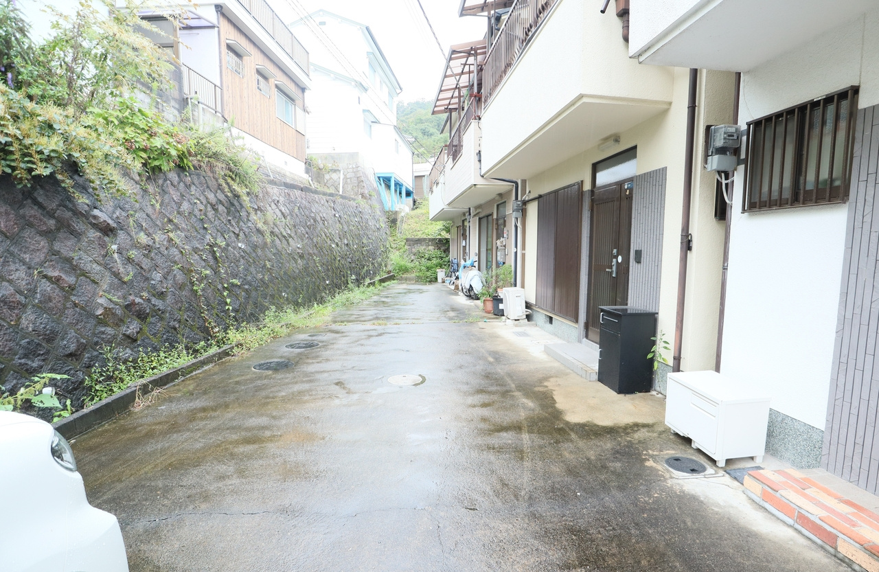 生駒市北新町の一戸建てのエントランス