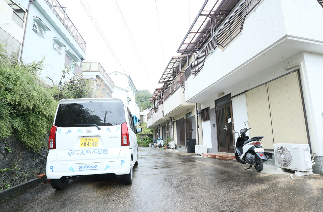 生駒市北新町の一戸建ての駐車場