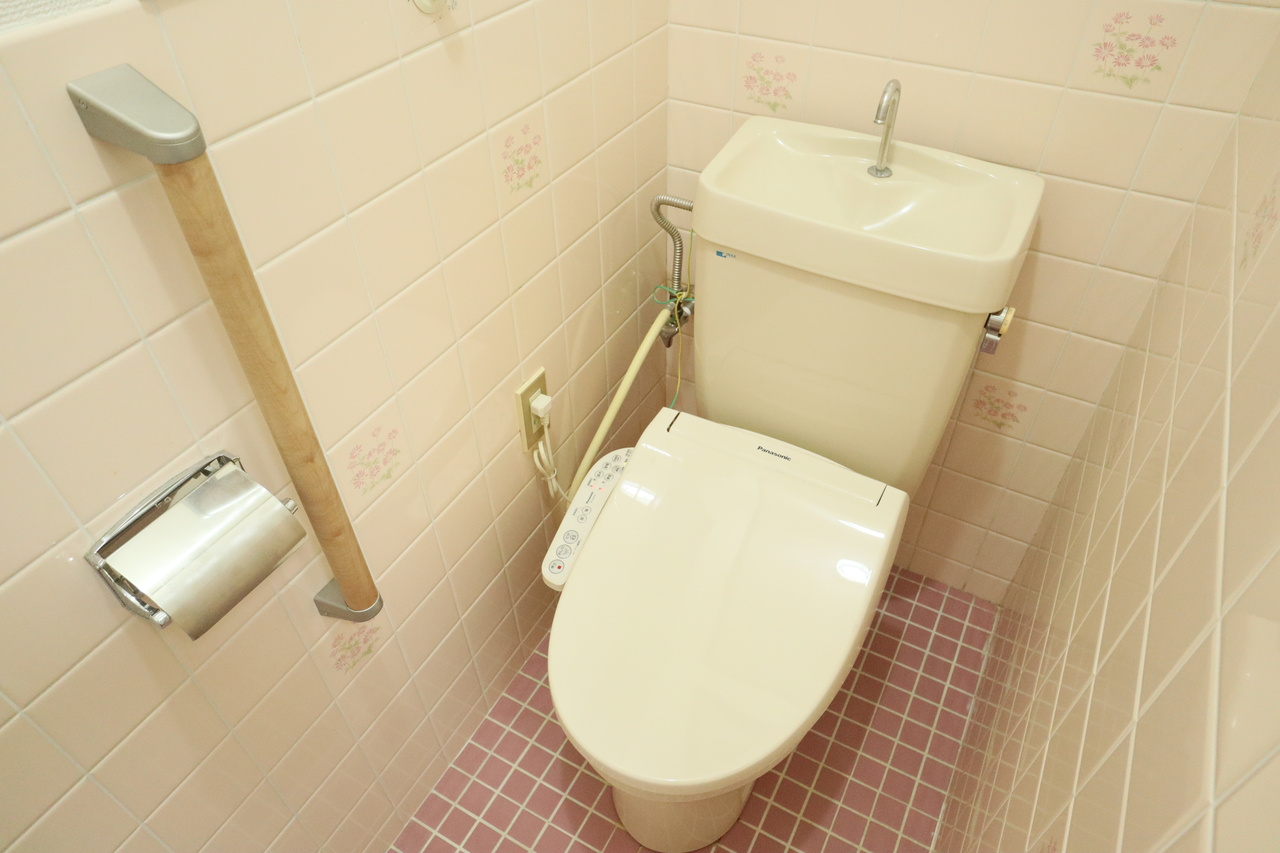 生駒市北新町の一戸建てのトイレ