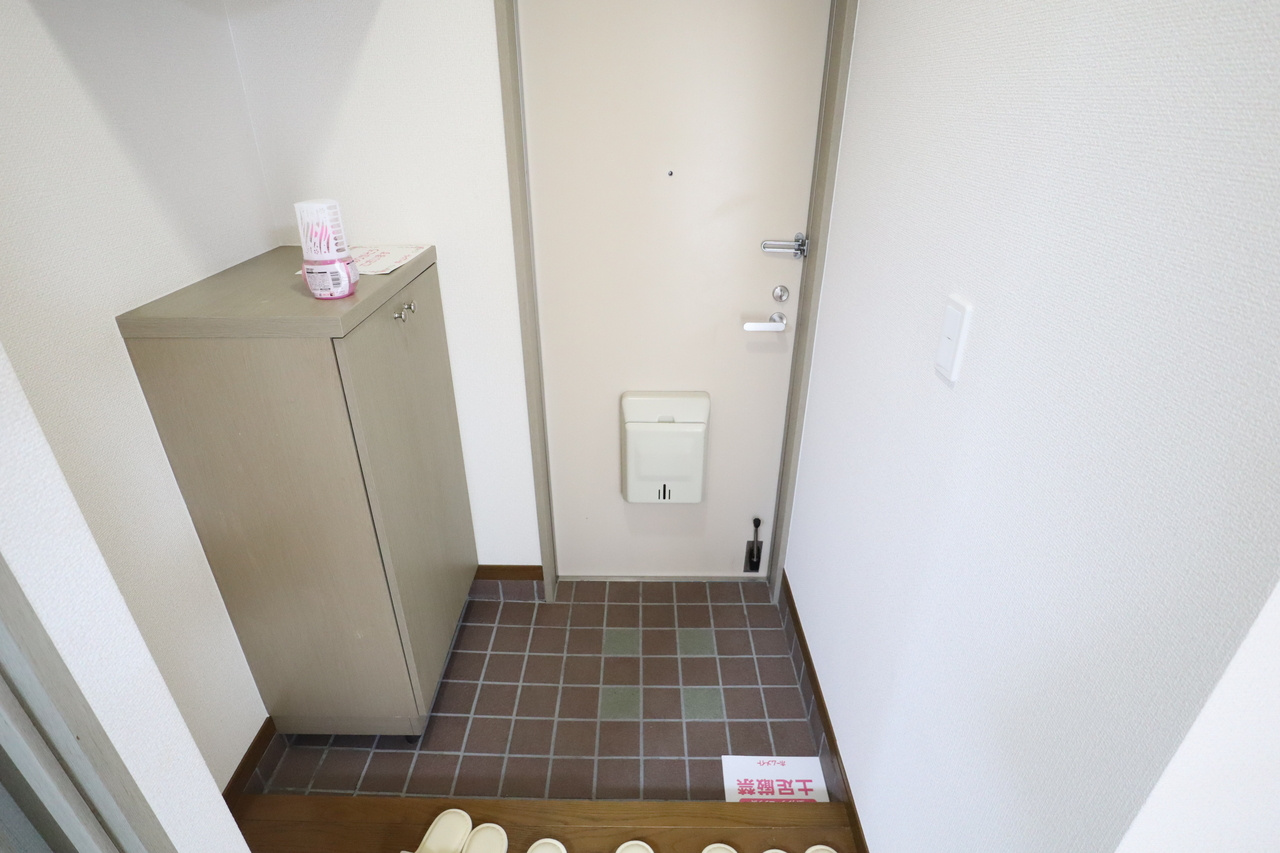 フローラルコートの玄関