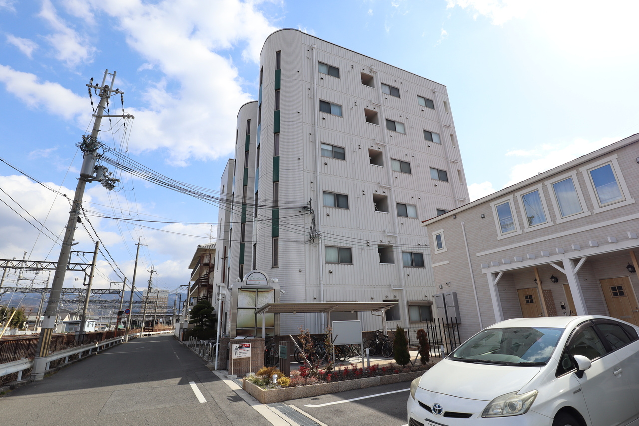 エクセレント天理の駐車場