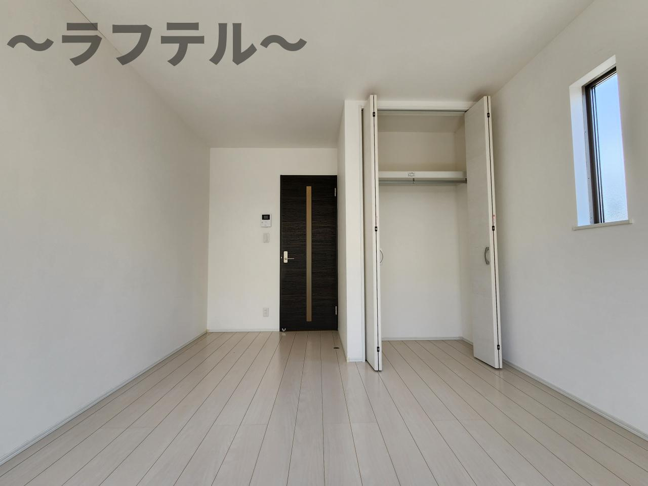 グレーシア美原の洋室