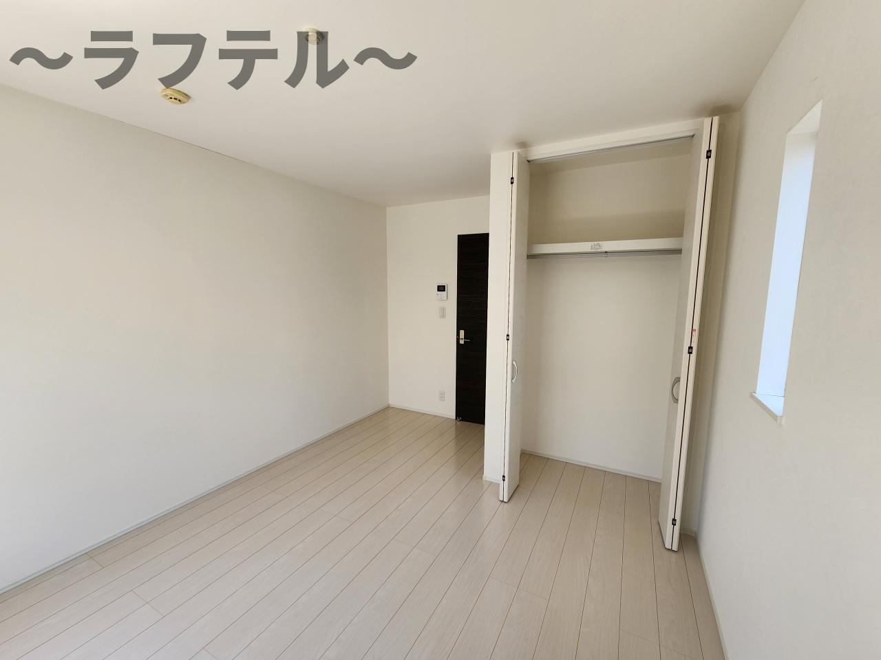 グレーシア美原の洋室