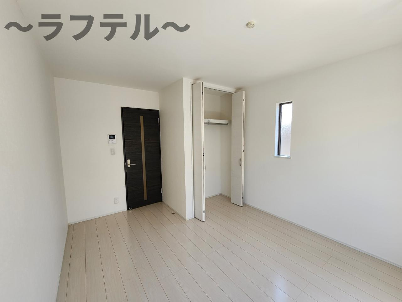 グレーシア美原の洋室