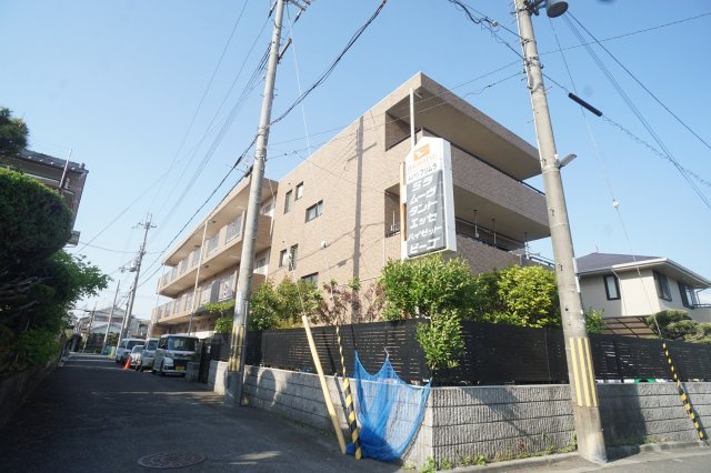 メゾンプリムラの外観