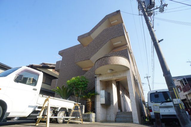 メゾンプリムラの外観