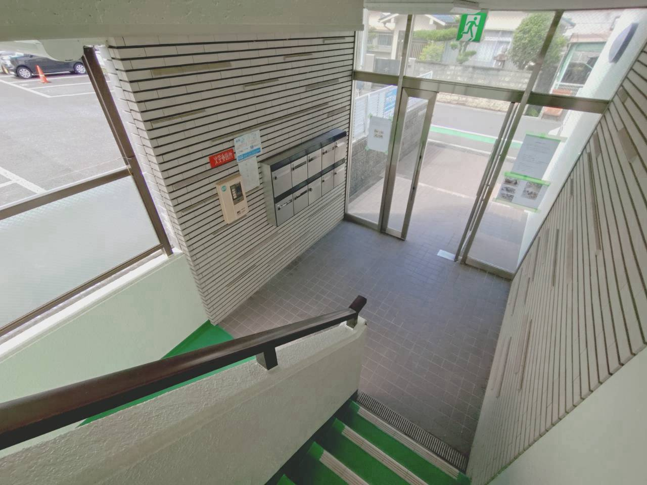 片岡台マンションのエントランス