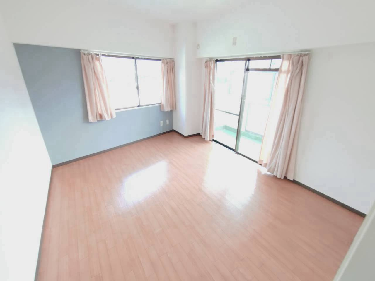 片岡台マンションの洋室