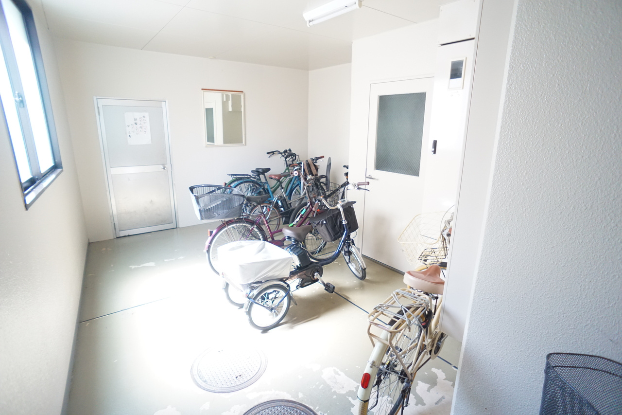 リバーサホ萬の駐車場