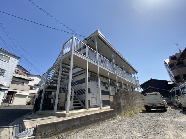レオパレスAdvance富雄の外観