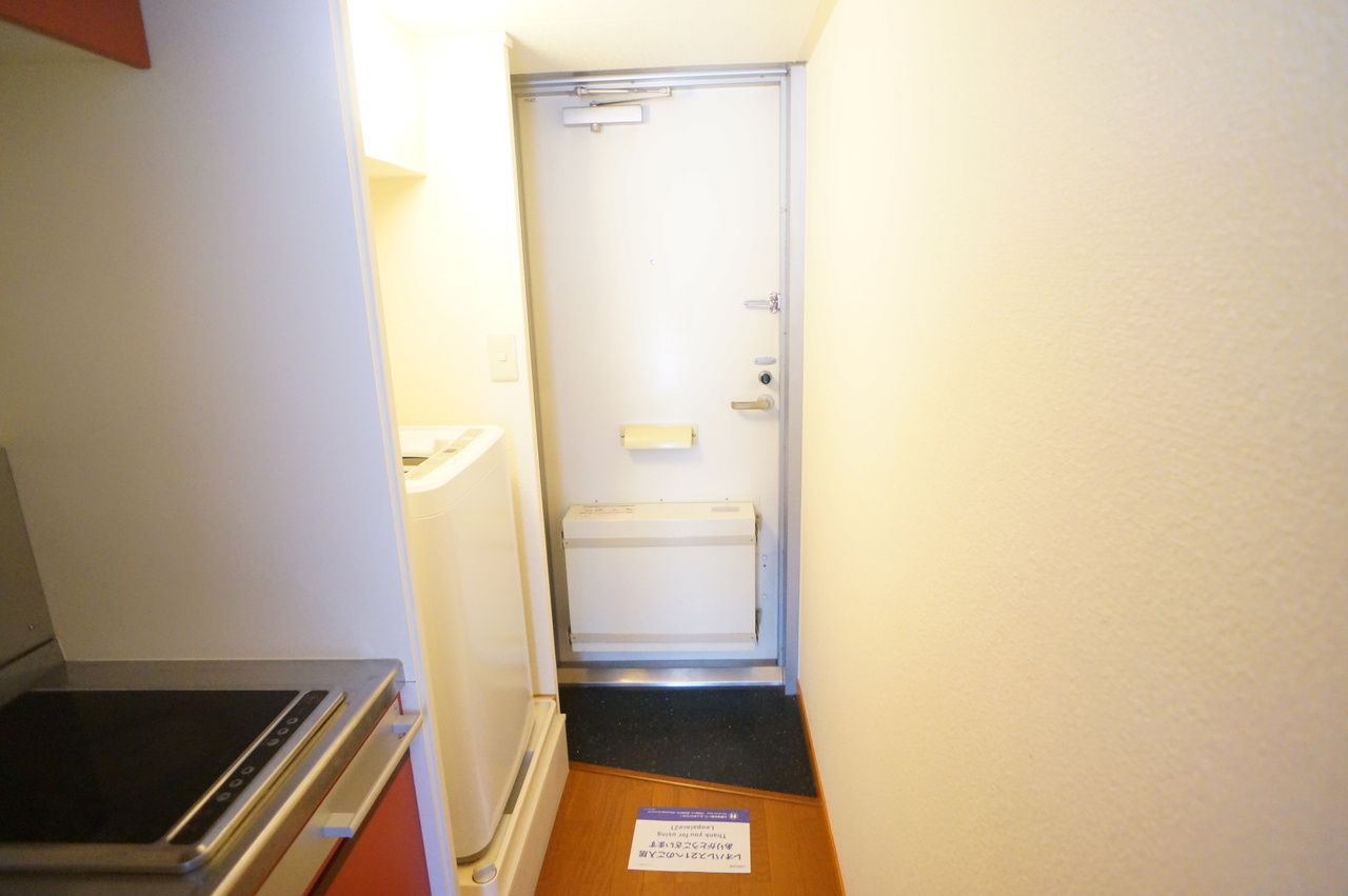 レオパレスAdvance富雄の玄関