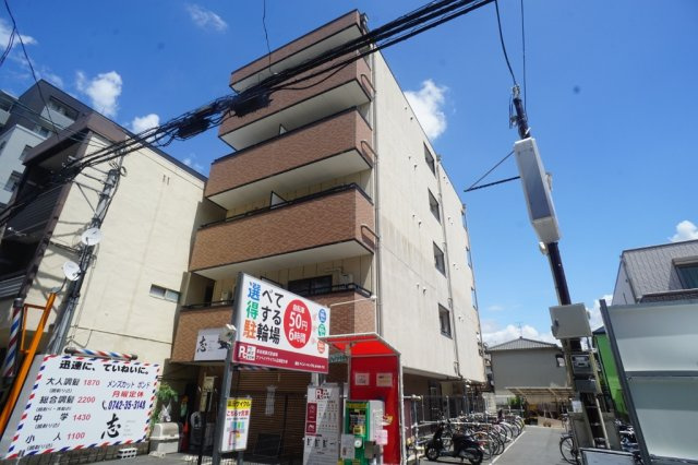アイリスハイツ５号館のエントランス