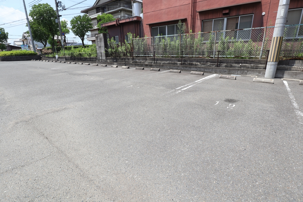 ロイヤルＳＫ指柳の駐車場