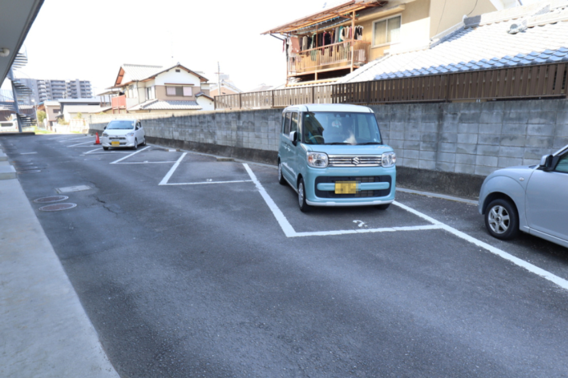 レジデンスＳ．Ｔの駐車場