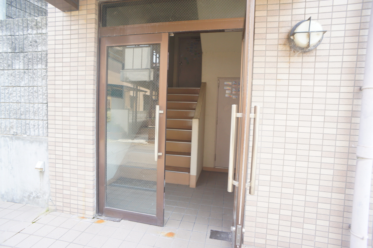 ヤマセン３番館のエントランス