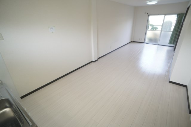 平井マンションの居間・リビング