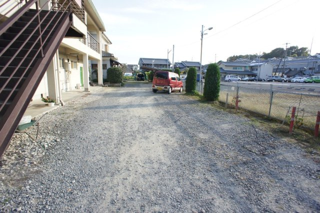 平井マンションの駐車場