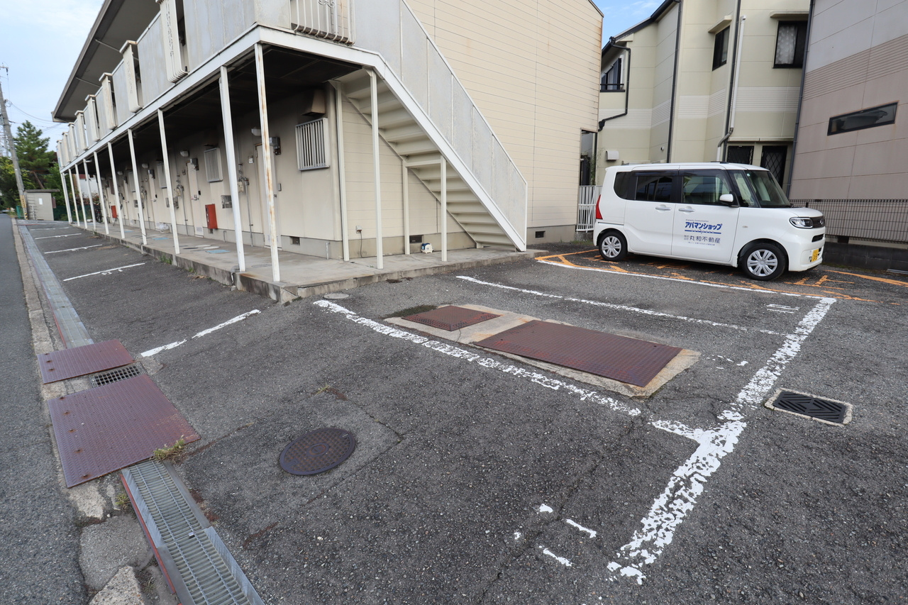 ラフォーレ中川　Ａの駐車場