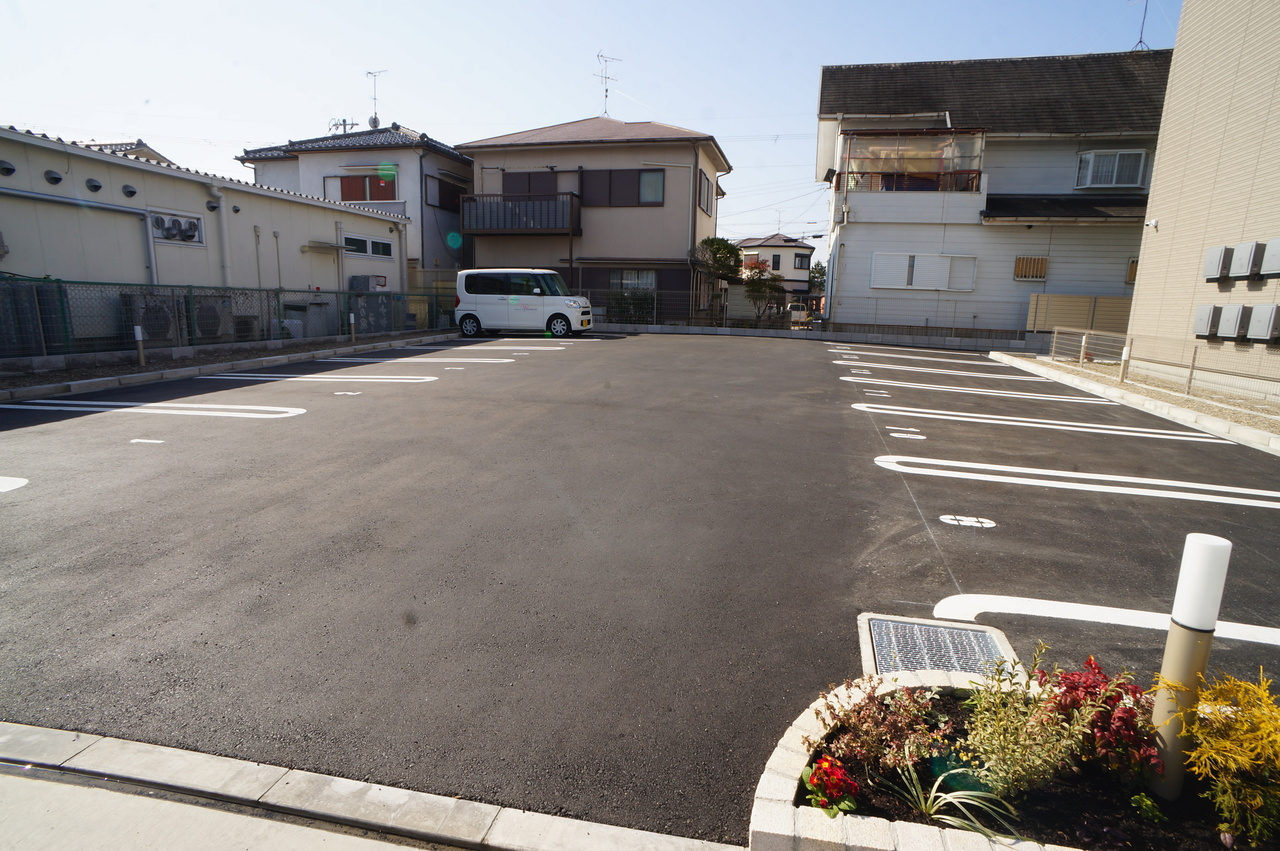 シャーメゾンレジデンスあすかの駐車場
